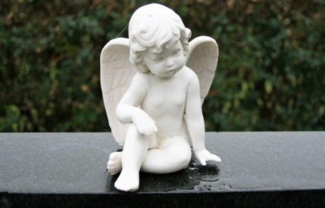 wasze historie po poronieniu - aniołek na pomniku