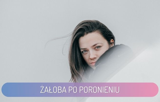 żałoba po poronieniu kobieta zamyślona patrzy na prost