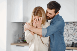 Czy to poronienie? Objawy poronienia, które budzą niepokój w ciąży.