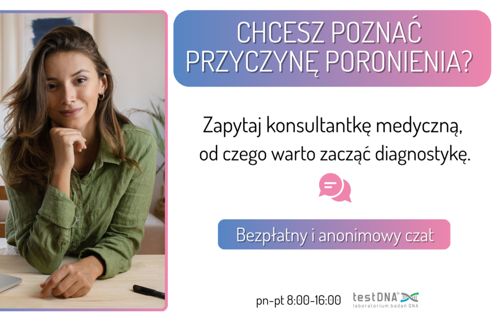 Kobieta siedzi przy biurku, zachęta do skorzystania z bezpłatnego i anonimowego czatu z konsultantką medyczną w celu poznania przyczyny poronienia.