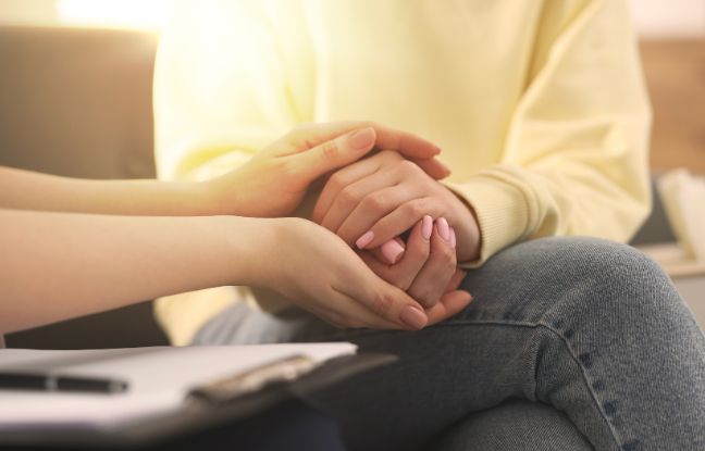 wasze historie po poronieniu - symbol dłoni jako wsparcie