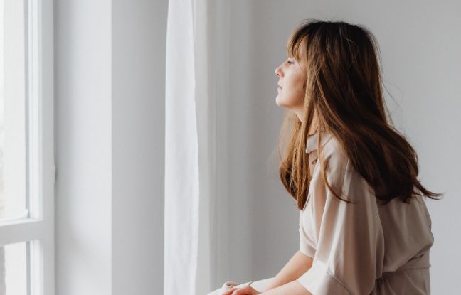 wasze historie po poronieniu - zamyślona kobieta